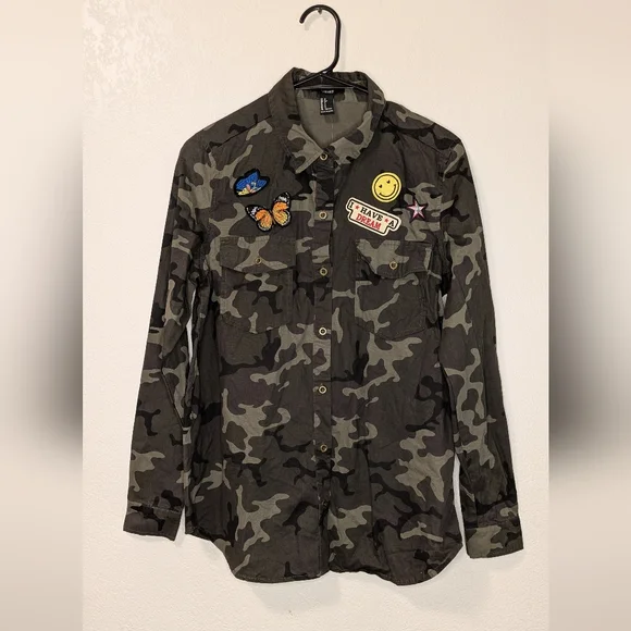 Forever 21 Camouflage Button-Up Shirt with Patches - Picture 1 of 7